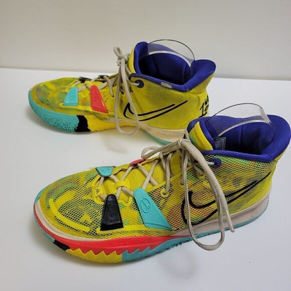 Nike Kyrie 7 \'1 World 1 people\' sneakers